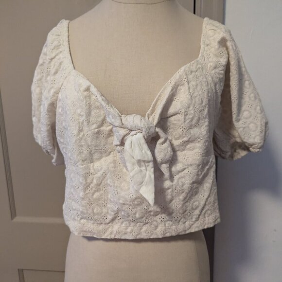 NWT Francesca’s Lacy Puff Sleeve Embroidered Eyelet Crop Top Blouse Boho Girly - Picture 3 of 7